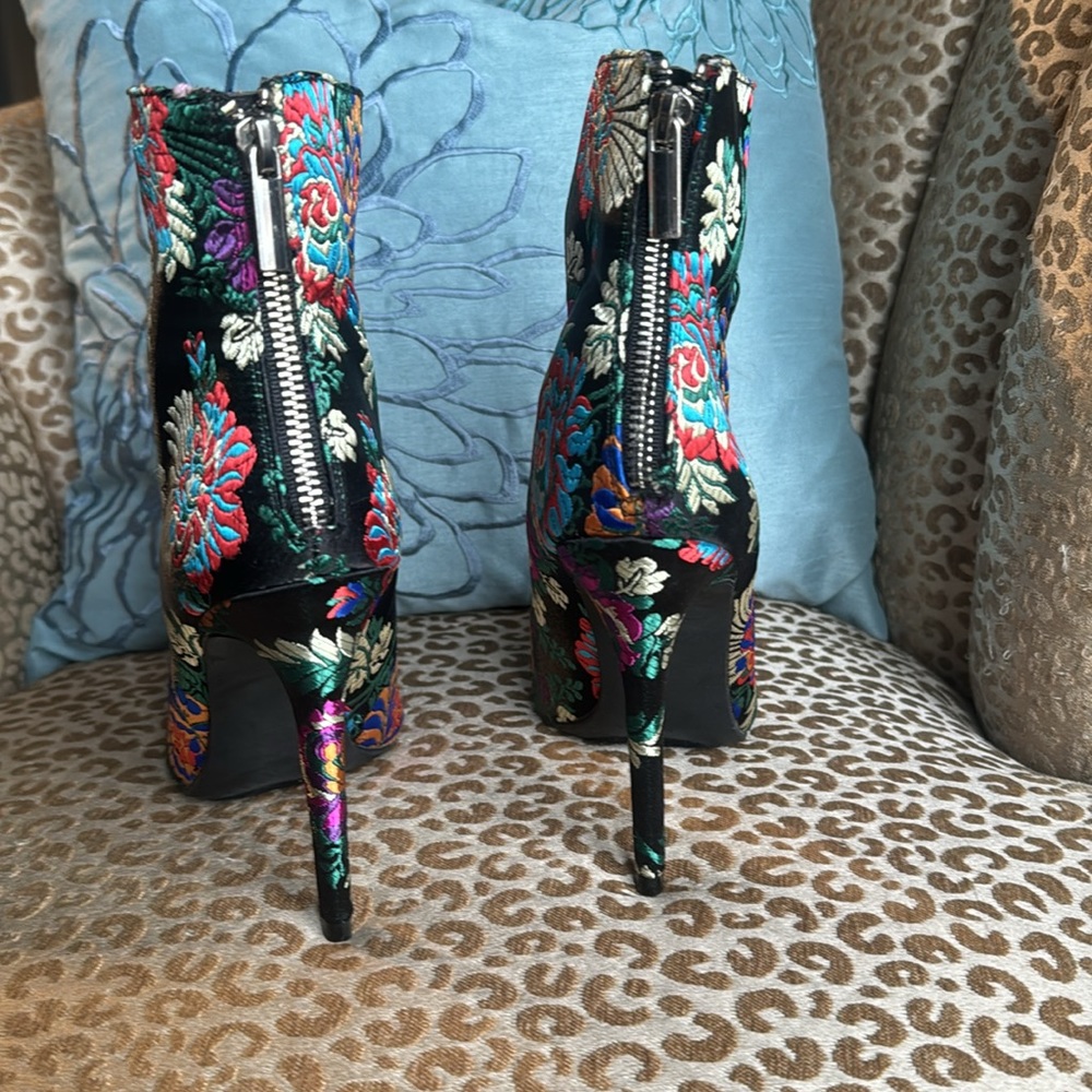 NEW Just Fab Madelina heeled pointed toe bootie with multicolored brocade fabric - Picture 6 of 8